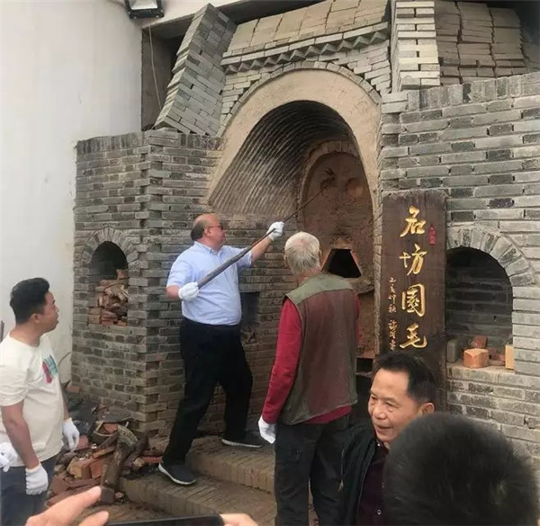  香港知识产权交易所将为景德镇地区的艺术瓷和生活用瓷带来数十亿的产值！